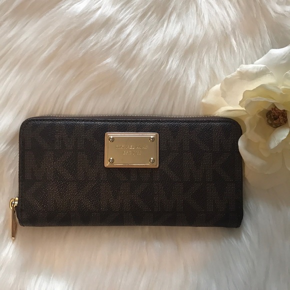 Michael Kors - Signature MK Logo Wallet - Picture 2 of 7